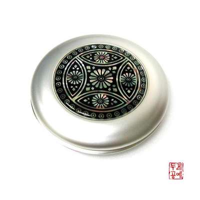 Round Hand Mirror [Small] - Dancheong Chrysanthemum
