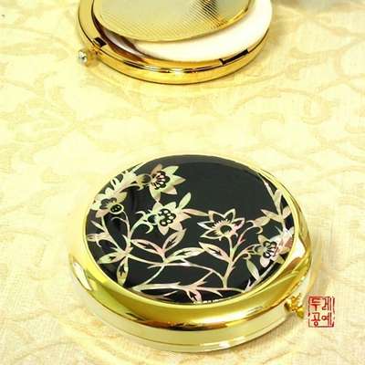 Nacre Powder Compact [Dianthus Flower]