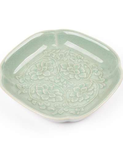 青磁牡丹唐草文四角菓子皿
