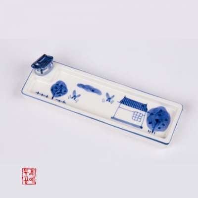 Ceramic Pen Tray (Traditional Tile Roof House)