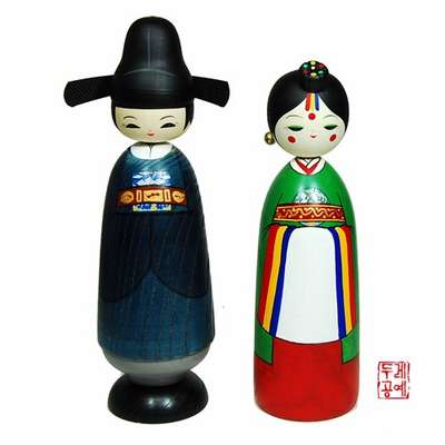 Wood Carving Dolls (Bridegroom and Bride)
