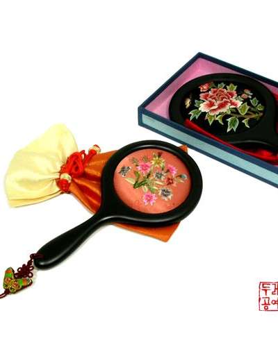 手刺繍プリンセスミラー (花畑)