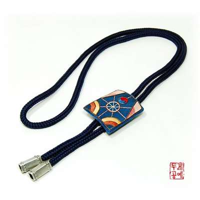Embroidered Shield Kite Tie Sling (Blue)