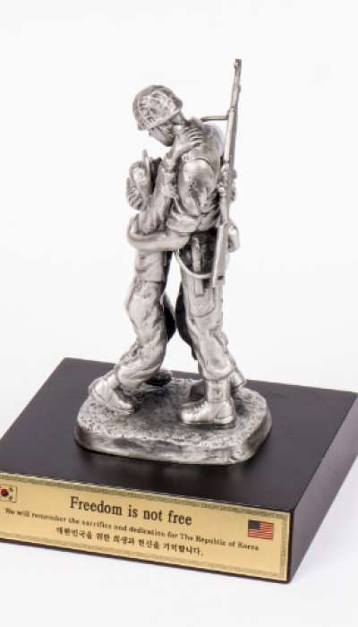 兄弟の像 Statue of Brothers