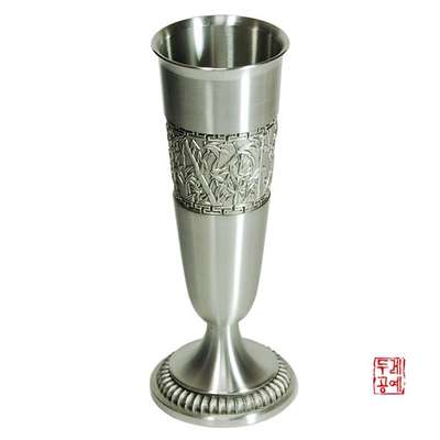 Pewter Vase A (Four Gentlemen)