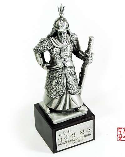 李舜臣将軍像 ピューター製（中サイズ）