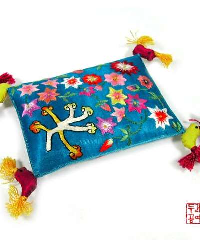Chick Needle Cushion
