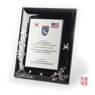 Mother-of-Pearl Crane and Pine Plaque (Black)