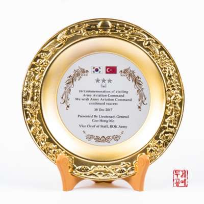 Ten Symbols of Longevity Gold Round Plaque